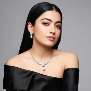 silver-crystal-drop-necklace